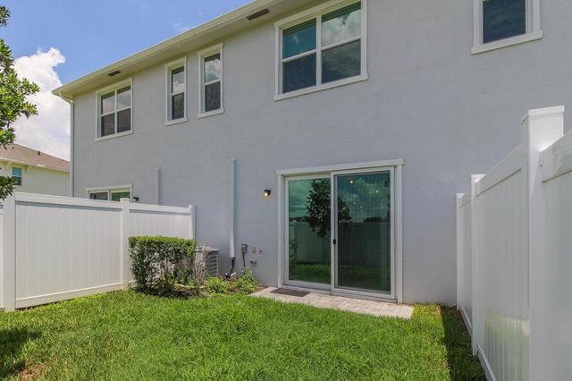 640 SE Lake Falls Street, Port St. Lucie, FL 34984