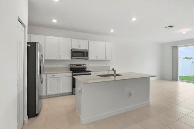 640 SE Lake Falls Street, Port St. Lucie, FL 34984