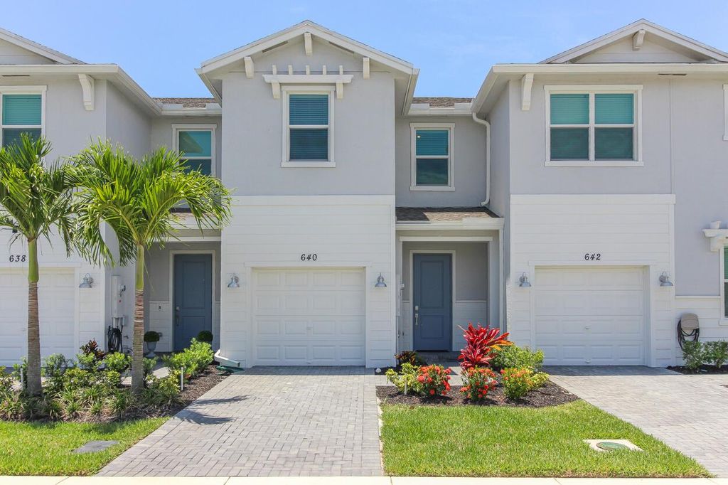 640 SE Lake Falls Street, Port St. Lucie, FL 34984