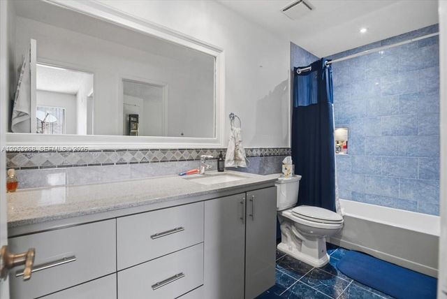 10339 NW 9th St Circle 22, Miami, FL 33172