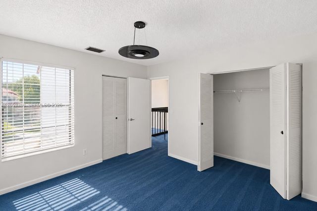 10339 NW 9th St Circle 22, Miami, FL 33172