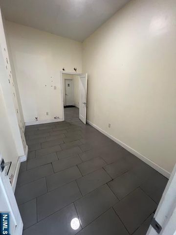 1415 Summit Avenue, Union City, NJ 07087