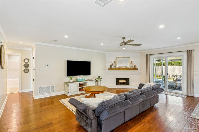 2832 Venetian Garden, Gulf Breeze, FL 32563