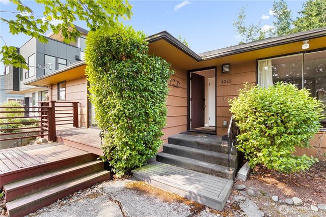 4215 51st Avenue S, Seattle, WA 98118