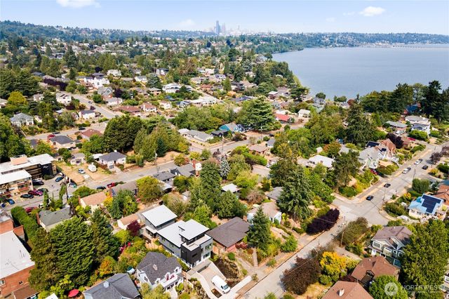 4215 51st Avenue S, Seattle, WA 98118