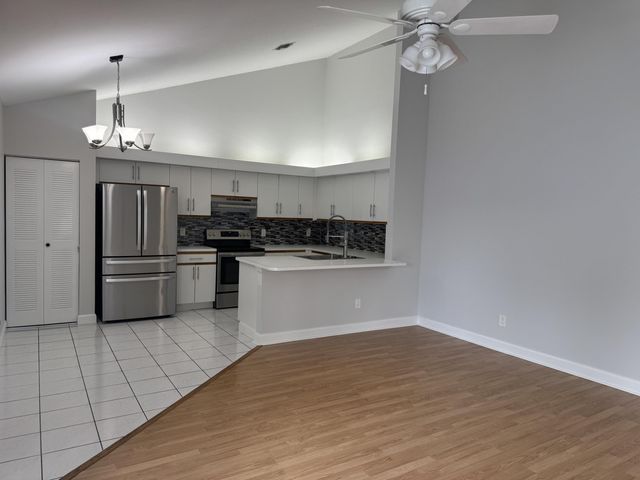 1204 Timberlane Circle 12d, Greenacres, FL 33463