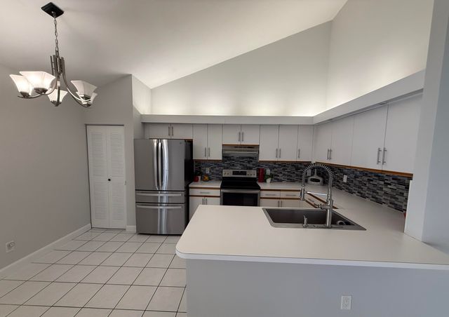 1204 Timberlane Circle 12d, Greenacres, FL 33463