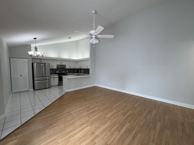 1204 Timberlane Circle 12d, Greenacres, FL 33463