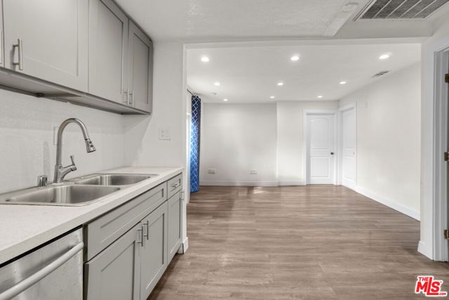 532 N Berendo Street, Los Angeles, CA 90004