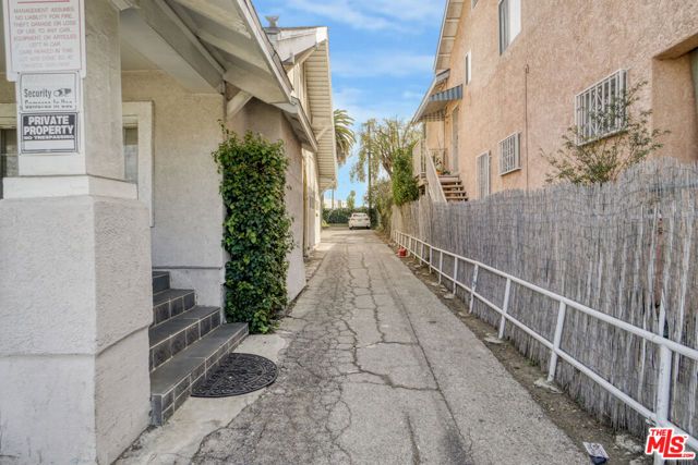 532 N Berendo Street, Los Angeles, CA 90004