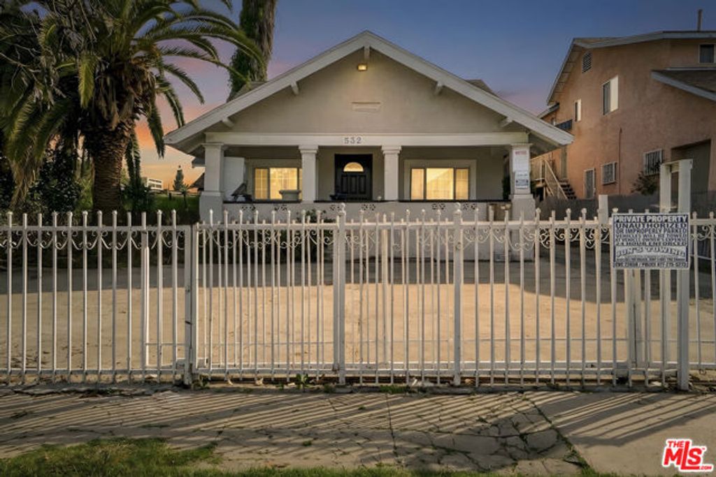 532 N Berendo Street, Los Angeles, CA 90004