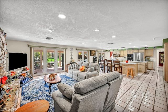 2935 South Torrey Pines Drive, Las Vegas, NV 89146