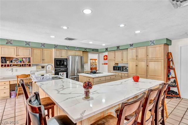 2935 South Torrey Pines Drive, Las Vegas, NV 89146