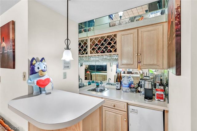 2935 South Torrey Pines Drive, Las Vegas, NV 89146