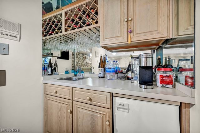 2935 South Torrey Pines Drive, Las Vegas, NV 89146
