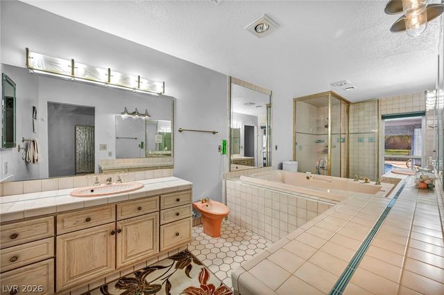 2935 South Torrey Pines Drive, Las Vegas, NV 89146