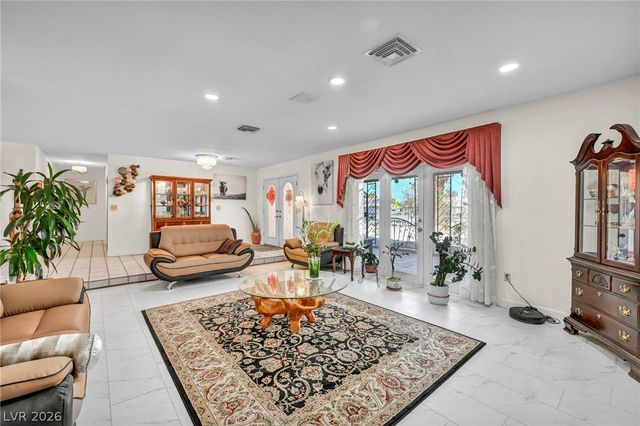 2935 South Torrey Pines Drive, Las Vegas, NV 89146