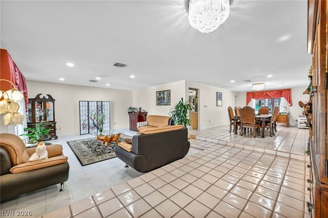 2935 South Torrey Pines Drive, Las Vegas, NV 89146