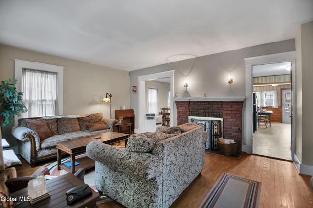 1083 Brierwood Boulevard, Schenectady, NY 12308