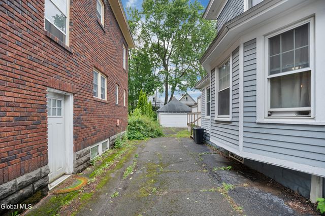 1083 Brierwood Boulevard, Schenectady, NY 12308