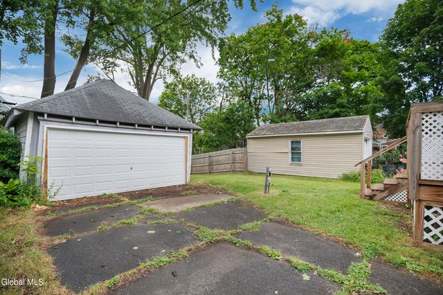 1083 Brierwood Boulevard, Schenectady, NY 12308
