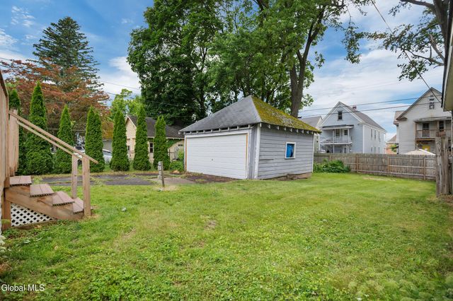 1083 Brierwood Boulevard, Schenectady, NY 12308