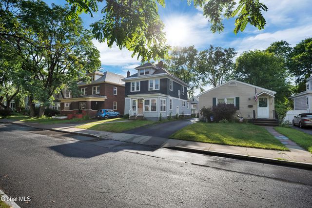 1083 Brierwood Boulevard, Schenectady, NY 12308