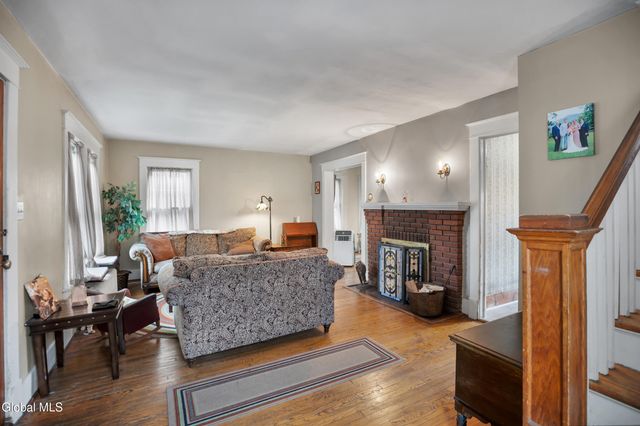 1083 Brierwood Boulevard, Schenectady, NY 12308