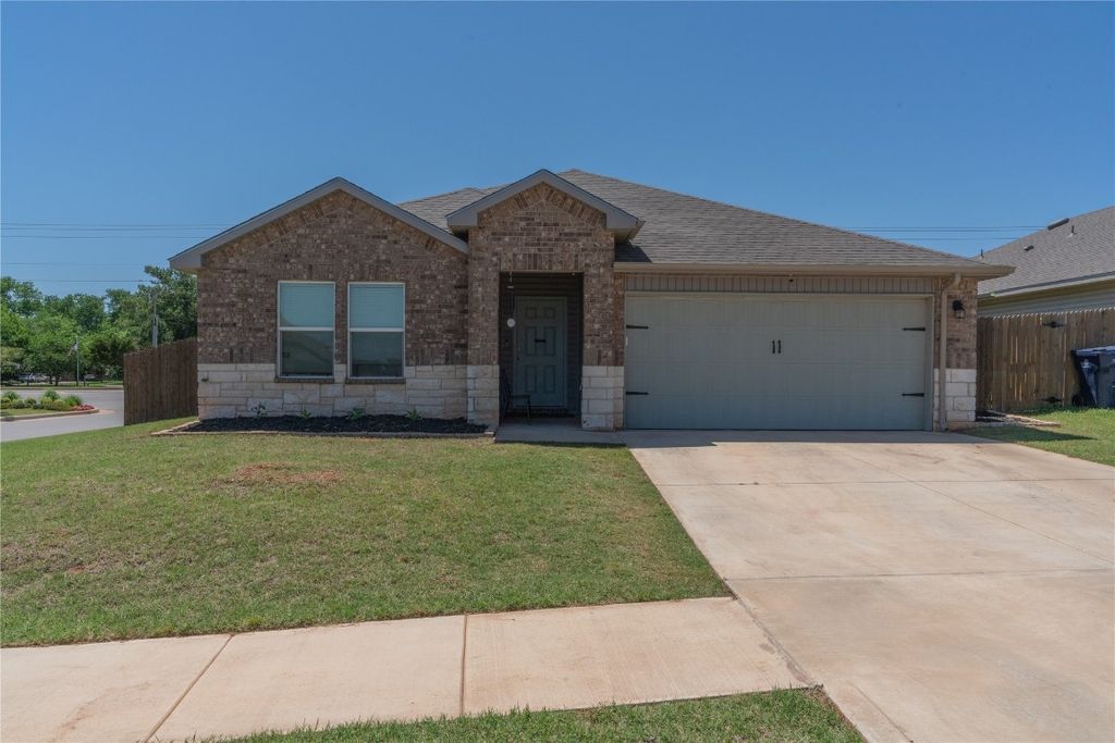 3429 Molly Drive, Yukon, OK 73099
