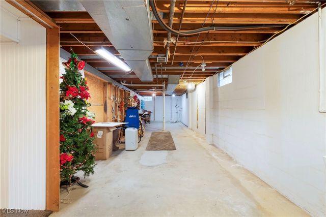 7716 Silver Fox Drive, Youngstown, OH 44512