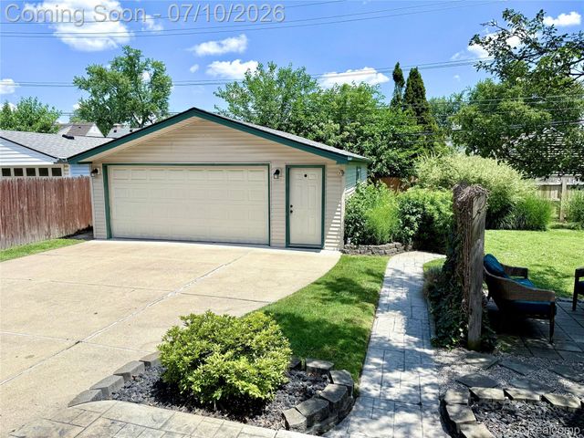 3566 Buckingham Avenue, Berkley, MI 48072