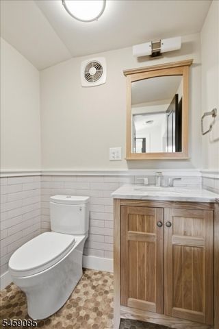 15 Main St, Clinton Twp., NJ 08801