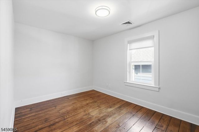 15 Main St, Clinton Twp., NJ 08801