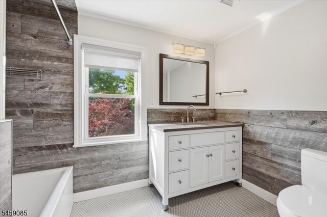 15 Main St, Clinton Twp., NJ 08801