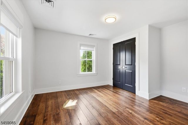 15 Main St, Clinton Twp., NJ 08801