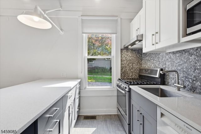15 Main St, Clinton Twp., NJ 08801