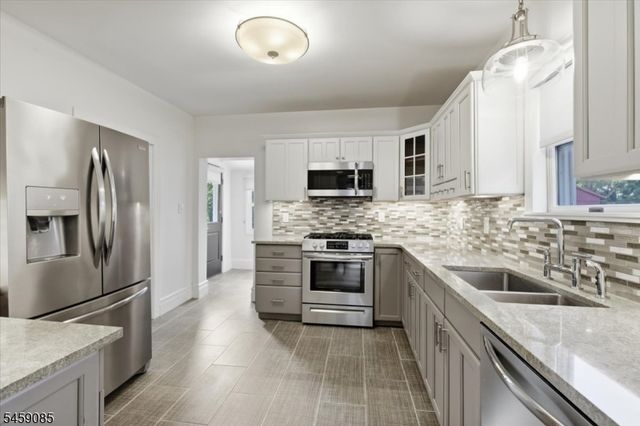 15 Main St, Clinton Twp., NJ 08801