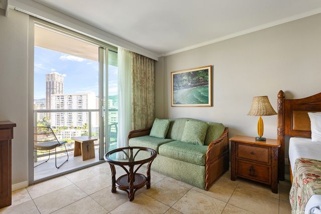 2045 Kalakaua Avenue 1004, Honolulu, HI 96815
