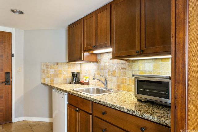 2045 Kalakaua Avenue 1004, Honolulu, HI 96815