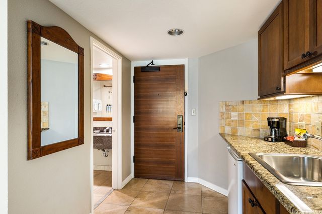 2045 Kalakaua Avenue 1004, Honolulu, HI 96815