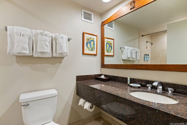 2045 Kalakaua Avenue 1004, Honolulu, HI 96815