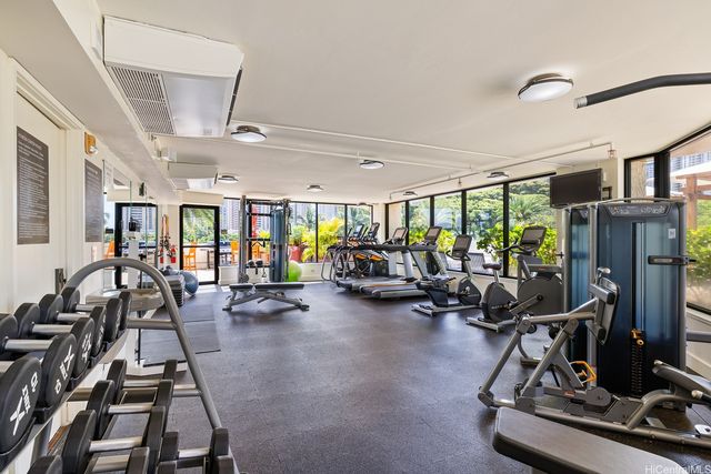 2045 Kalakaua Avenue 1004, Honolulu, HI 96815