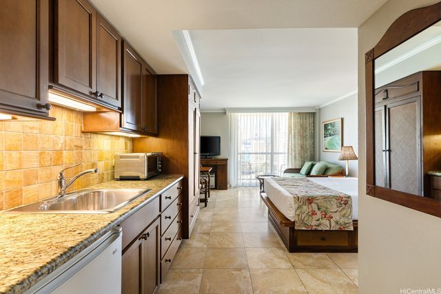 2045 Kalakaua Avenue 1004, Honolulu, HI 96815