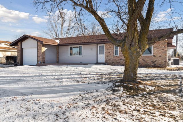 891 Garden View Drive, Apple Valley, MN 55124