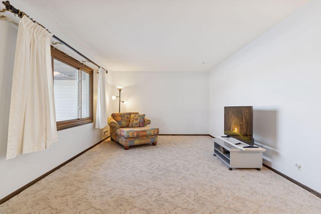 891 Garden View Drive, Apple Valley, MN 55124