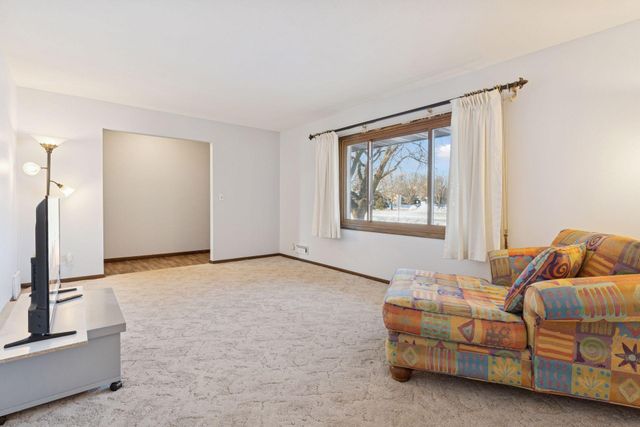 891 Garden View Drive, Apple Valley, MN 55124