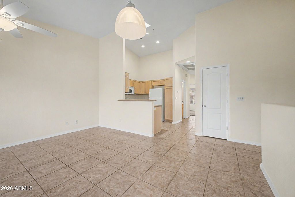 Image 10 of property listing at 1406 W EMERALD Avenue 103, Mesa, AZ 85202