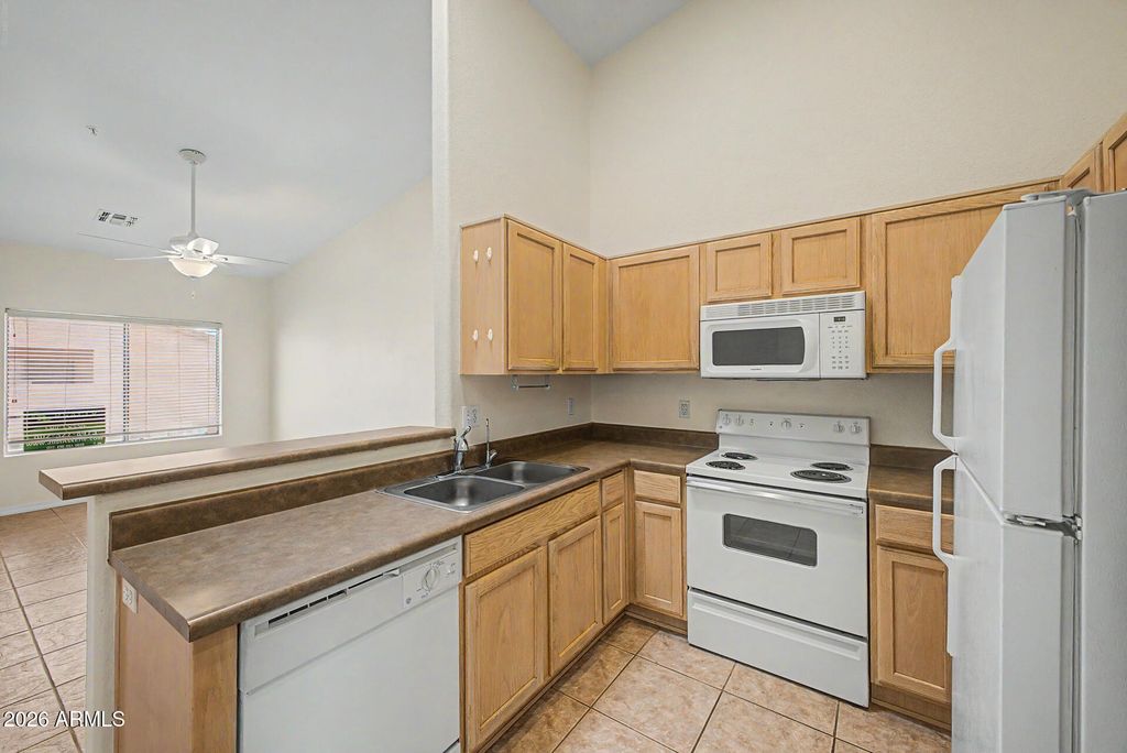 Image 2 of property listing at 1406 W EMERALD Avenue 103, Mesa, AZ 85202