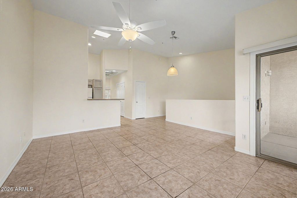 Image 8 of property listing at 1406 W EMERALD Avenue 103, Mesa, AZ 85202