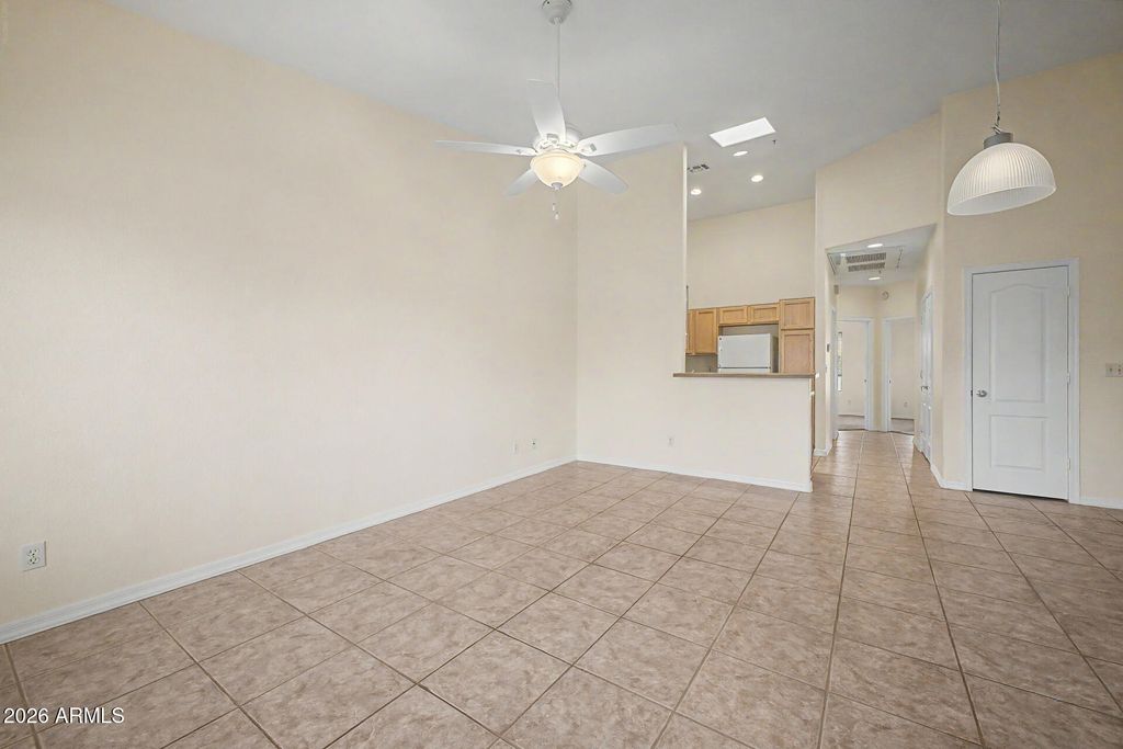 Image 9 of property listing at 1406 W EMERALD Avenue 103, Mesa, AZ 85202